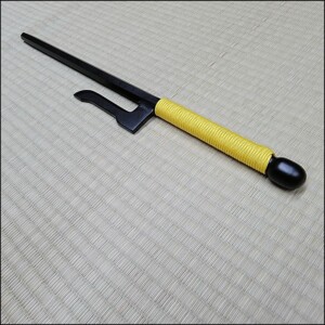 Jutte 3 - Black finish with yellow cord